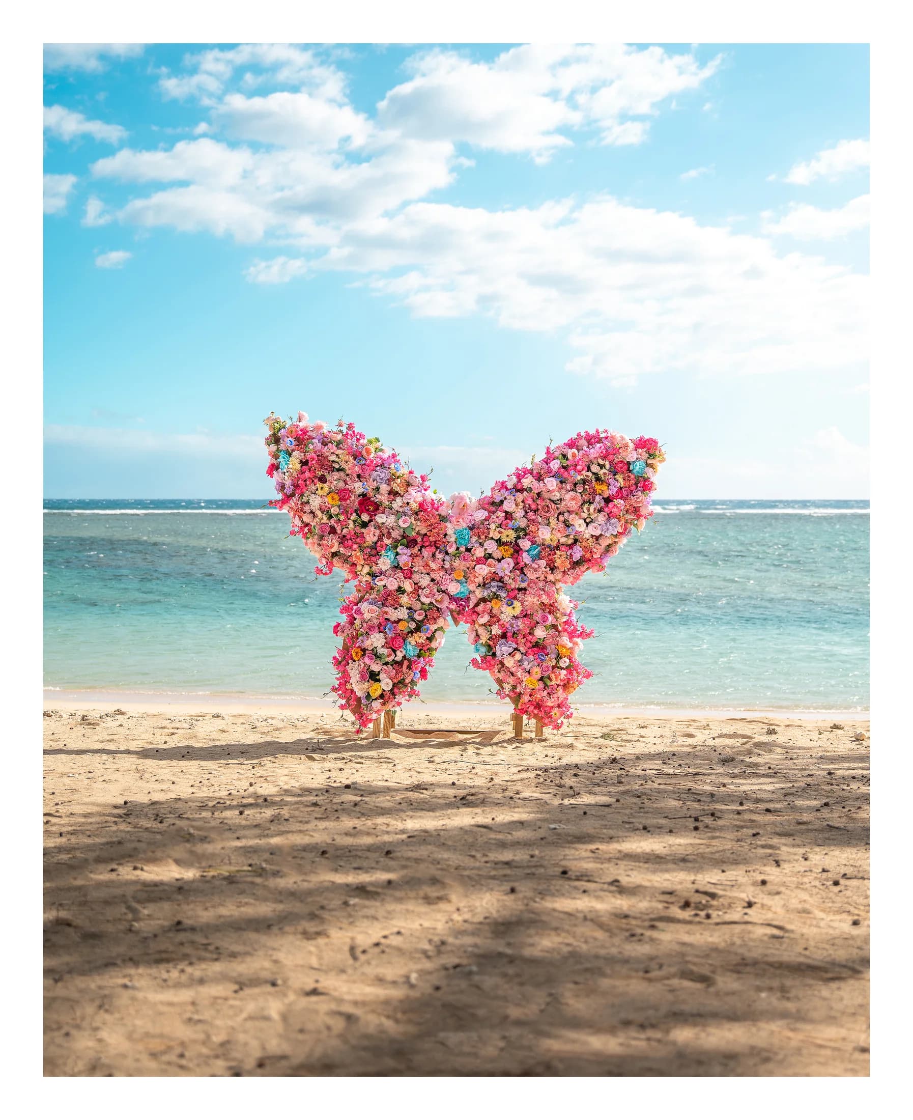 Papillon floral installé pour un événement à La Réunion